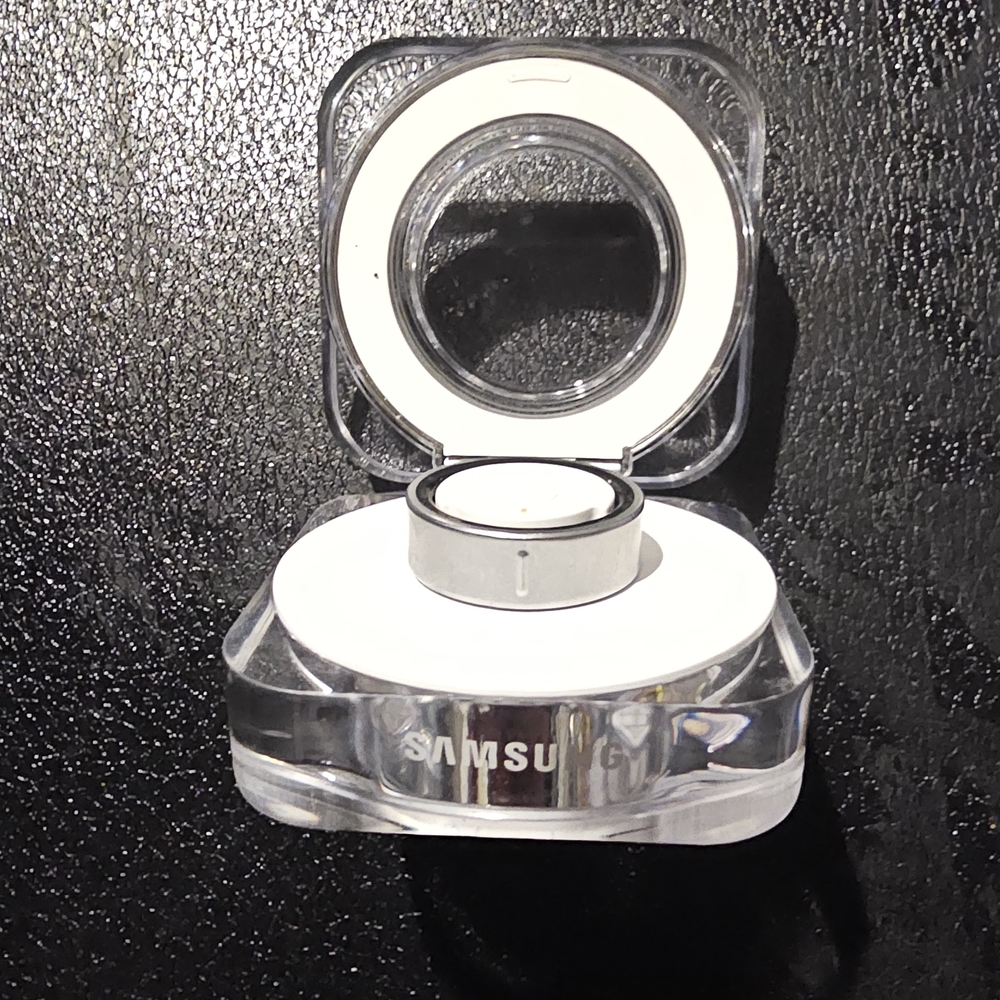 Samsung Smart Ring with charging box size 7